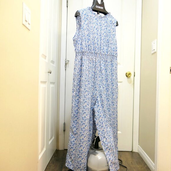 LAST CHANCE - Floral Ditsy Floral Mock Neck Jumpsuit with Pockets - Picture 4 of 8
